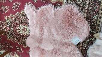 Kožušiny a vankúše - 2