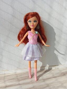 Módna hrzdavovlasá bábika s doplnkami - 2