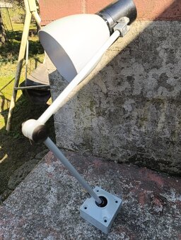 Nastaviteľná kovová lampa - 2