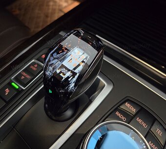 Hlavica radiacej páky BMW rad 5 G30/G31 Crystal Swarovski - 2