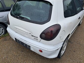 Rozpredám na náhradné diely fiat bravo - 2