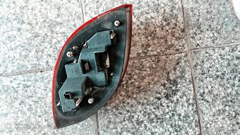 Zadné ľavé svetlo na Ford ka / ford - 2