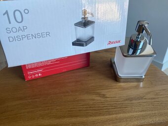 Držiak na tekuté mydlo - dávkovač mydla RAVAK - 2