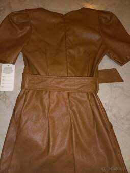 Nové kožené šaty s opaskom - 2
