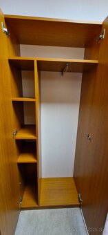 2 dverová skriňa + nočný stolík,stôl,váľanda - 2