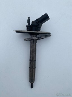 AUDI A8 náhradné diely - motor - vstrekovače atd - 2