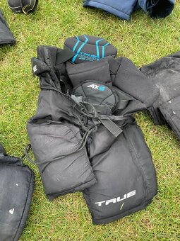 Predám hokejové veci - 2