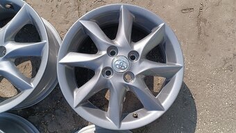 R15 toyota yaris - 2