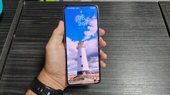 Poškodený Samsung Galaxy Z Flip 5 - 2