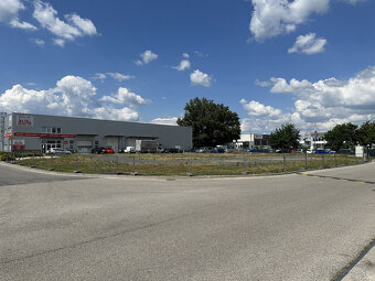 Prenájom spevnenej plochy 1800 m² s výborným napojením na ob - 2