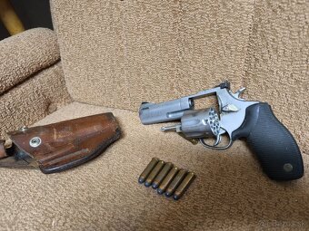 revolver TAURUS Tracker 357 Magnum - 2