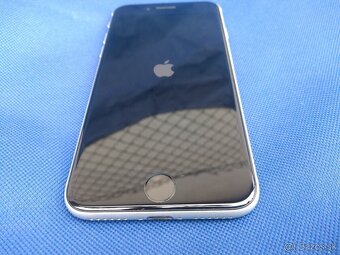 Apple iPhone SE (2020) - 2