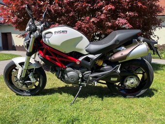 Ducati Monster 796 - 2