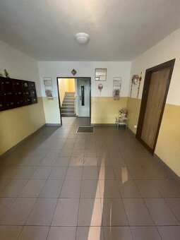 Na prenájom zariadený 3. izbový byt s dvomi balkónmi v MA - 2