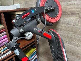 Predám Xiaomi Mi Electric Scooter Pro - 2