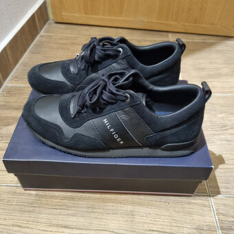 Tommy Hilfiger - 2