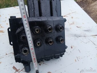 Hydraulický rozvádzač trojsekciový Jihlavan - 2