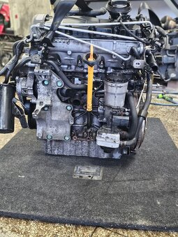 Holomotor 1.9 tdi 77kw Volkswagen koncern - 2