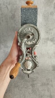 Velmi starý krásný velký mlyncek na strouhanku IDA - 2