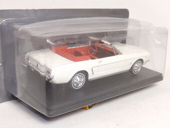 Ford Mustang Cabriolet 1:24 - 2