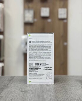 Apple iPhone 16 Pro - 2