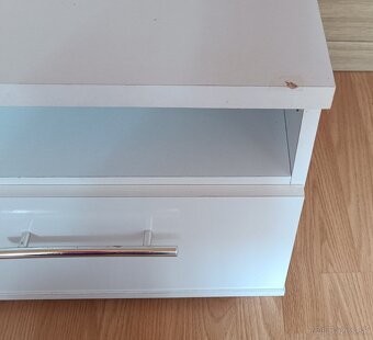 Skrinka pod TV - 2