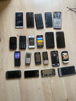 Staré/Poskodené mobily - 2