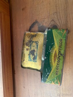 Stará plechová krabička - 2