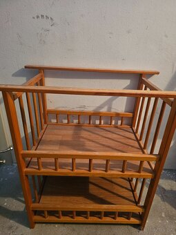 Prebalovací pult pre bábätká. - 2