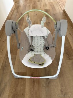 Predám hrajúce detské hojdacie lehátko - 2