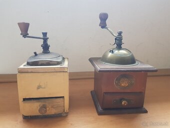 dva retro mlynčeky na kávu - 2