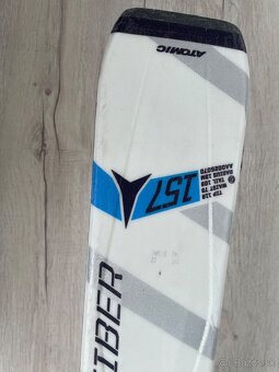 Lyže Atomic 157cm a palice - 2