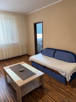 Prenajom 3-izboveho bytu - 2