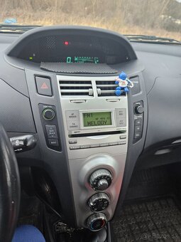 Toyota yaris 998m3 - 2