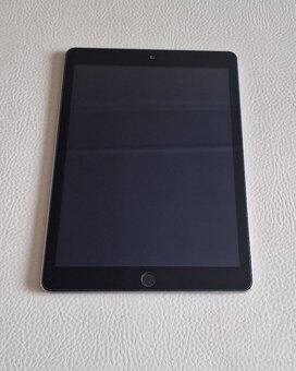 iPad 5.generacie, model  A1822 - 2
