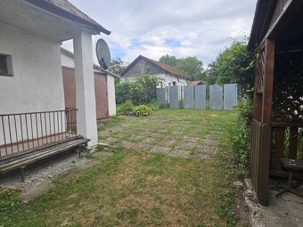 NA PREDAJ JEDNOPODLAŽNÝ 3 IZBOVÝ RODINNÝ DOM S GARÁŽOU - 2