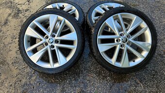 39.	Skoda Fabia 215/40/ r17 - 2