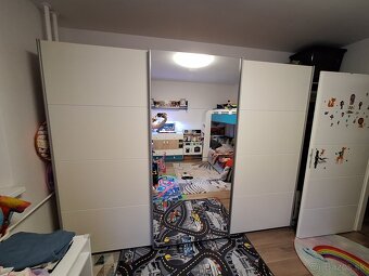 Veľká šatníková skriňa - 2
