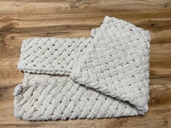 Háčkovaná svetlohnedá (kapučínová) deka z jemnej eco vlny - 2