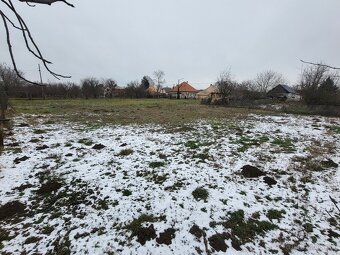 Starší rodinný dom s pozemkom - 2