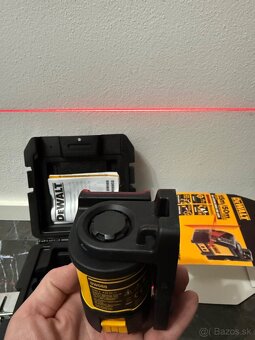 DEWALT Alkalický Krížový samonivelačný laser - červený - 2