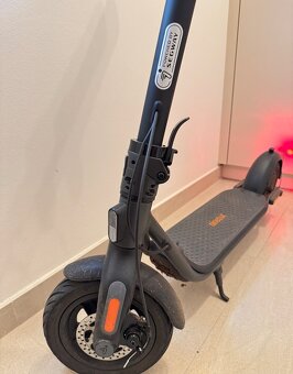 Elektrická kolobežka - Ninebot KickScooter F2 - TOP STAV - 2