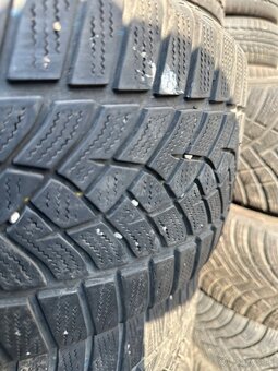 225/45 R17 zimne Goodyear - 2