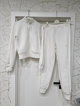 Guess biela a svetlo zelena logovana teplakova suprava dres - 2