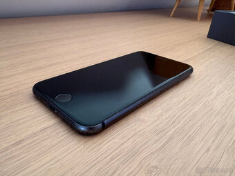 iPhone 8 64GB čierny, nabíjačka - 2