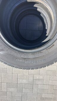 Zimné pneumatiky Kumho 215/70 R15C – 5-6 mm dezén – 15 €/ks - 2