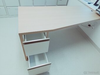 Predám písací, kancelársky, počítačový stôl. - 2