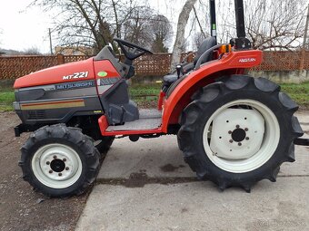 Mitsubishi MT221 - 2