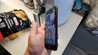 Apple iPhone SE 2020 - 2