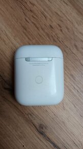 AirPods 1 (v AirPods 2 case) - 2